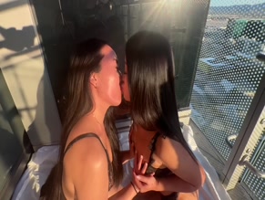 Alyvxo Scissoring and Kissing