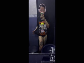 megansmithtt T-shirt lift and ass reveal