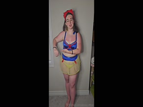 sydneyqofficialpublic busty teen in cute outfit teasing
