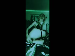 syrenstxr: bong rips ass check