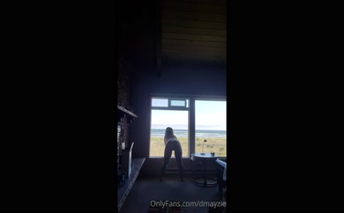 dmayzie naked woman bending over showing her ass