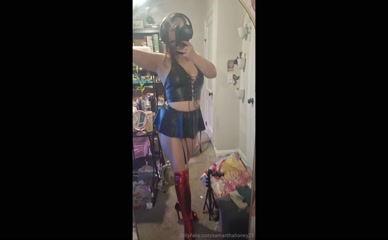 samanthahoney25: tight leather showing ass and pussy