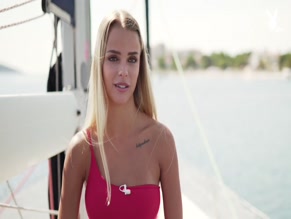 Playmate Des Jahres 2022 Nude Yacht Shoot