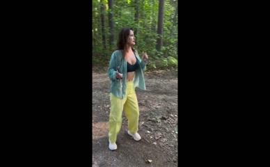 Bella Thorne topless dance in public
