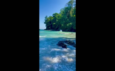 ksimm__ bikini beach stroll