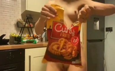 Thepetitegeordie full body exposure in kitchen