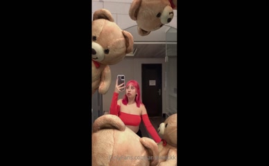 andywilckk mirror selfie in red top