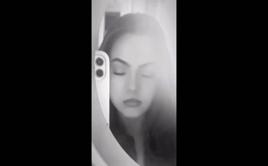 Ava Allan selfie in mirror