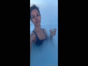 Bellapussy25 swimsuit cleavage in hot spring