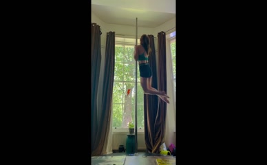 Eva O'Hara Pole Dance Inversion