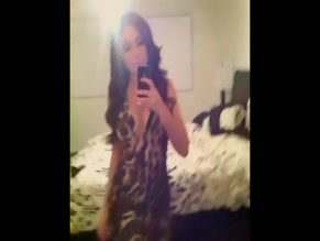 Uldouz Ass Selfie Dress Reveal