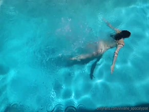 vivianeapocalypse: Female swimming completely exposed Butt
