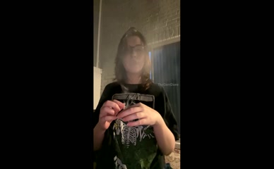 thdanidaae smoking and flashing boobs