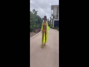 Kate Beckinsale Bikini Flash