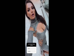 Kira Shine cleavage display