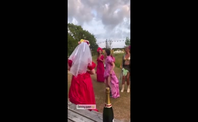 Maisie Williams champagne spray