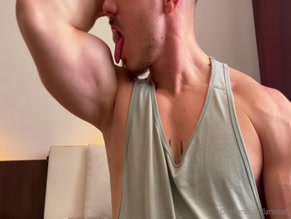 Larsnoah armpit licking biceps flex