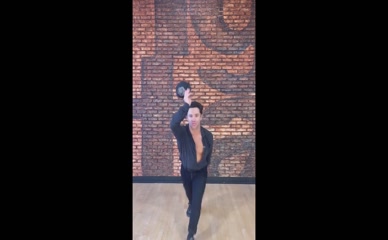 Alyson Hannigan dancing