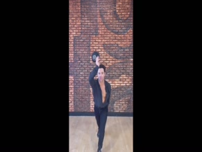 Alyson Hannigan dancing