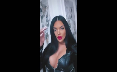 Andra Dumi cleavage reveal