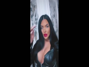 Andra Dumi cleavage reveal