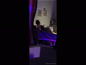 Taryn shaking her ass on bed