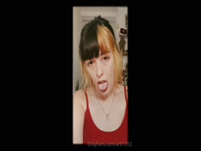 Tiareee tongue display