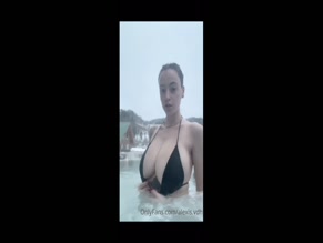 Alexis.vdh Topless Hot Tub Tease
