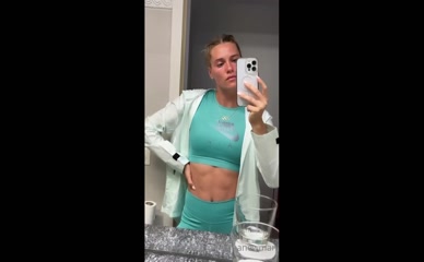 Alysha Newman abs selfie.
