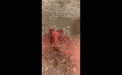princemargo's Erect Clit in Bubble Bath