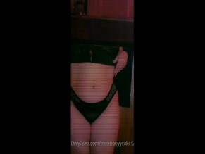 thickbabyycakes2001 in black bra and briefs