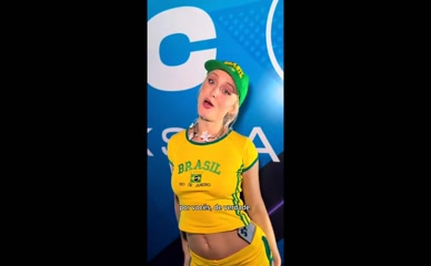 zaralarsson midriff navel exposure