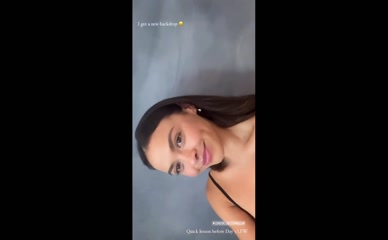 Vanessa Bauer cleavage tease