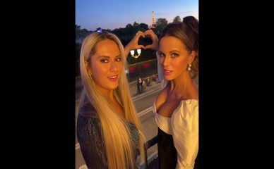 Kate Beckinsale Cleavage Heart Hands Eiffel Tower