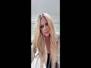 Avril Lavigne Starbucks Outfit Reveal