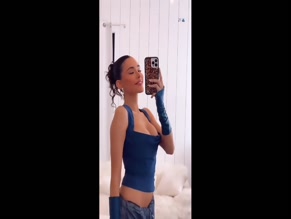 Madison Beer cleavage selfie