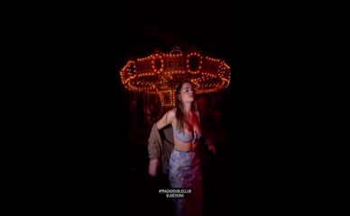 Joey King Bra Top Carousel.