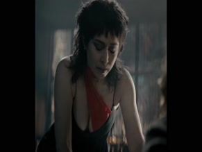 Cristin Milioti cleavage slip