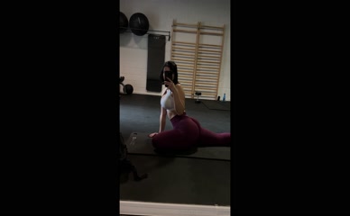 Miko Miau splits selfie.