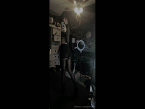 Domtrickzz mirror selfie ass flash