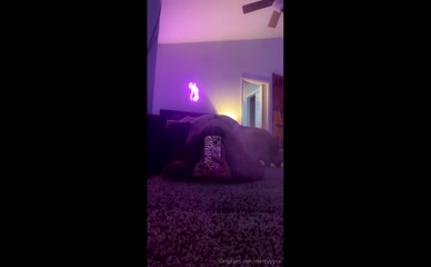 Mercyyyxx ass selfie on the floor