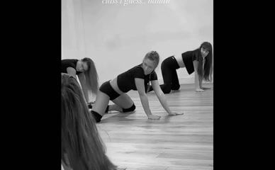 Hat jemand Willow Gait ass twerking sexy tease