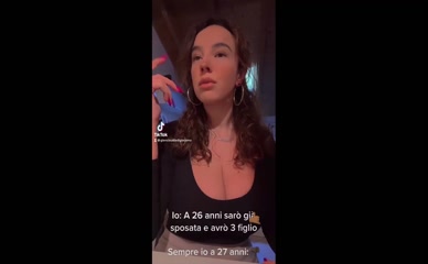 Gianclaudia Di Giacomo Cleavage Display