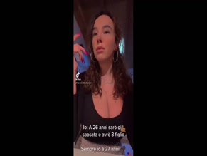 Gianclaudia Di Giacomo Cleavage Display