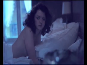 Maisie Williams Topless Bed Scene