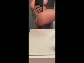 Summer_grayton nude mirror selfie leg up
