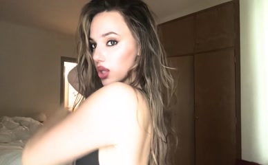 Dafne Keen bedroom tease.