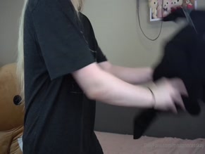 missprincesskay self-pleasures with dildo to orgasm