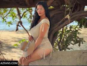 alt="Helena Santos"