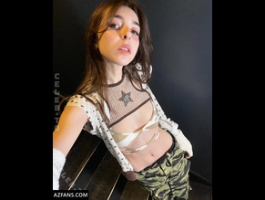  alt="Sophie Powers"